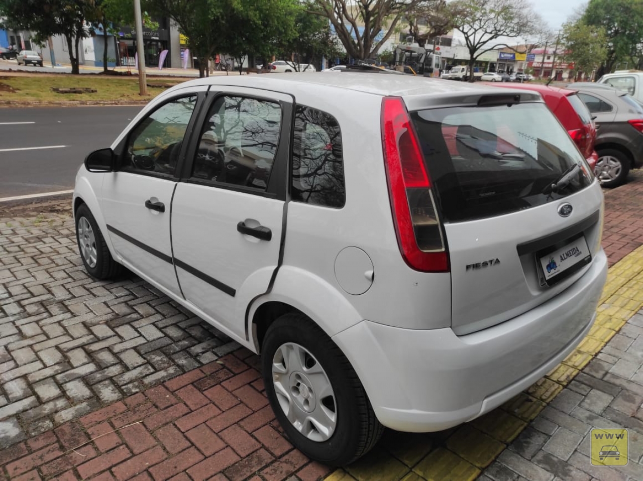 FORD FIESTA FLEX. Veículo ALMEIDA CARROS