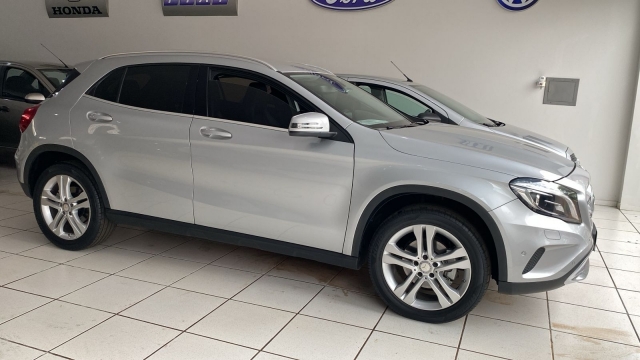 MERCEDES-BENZ GLA 200FF 17/17 | BETO VEICULOS | Portal OBusca