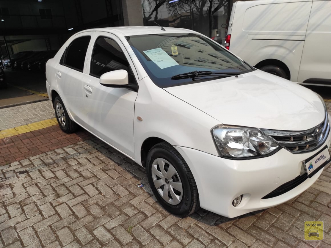 TOYOTA ETIOS SEDAN X. Veículo ALMEIDA CARROS