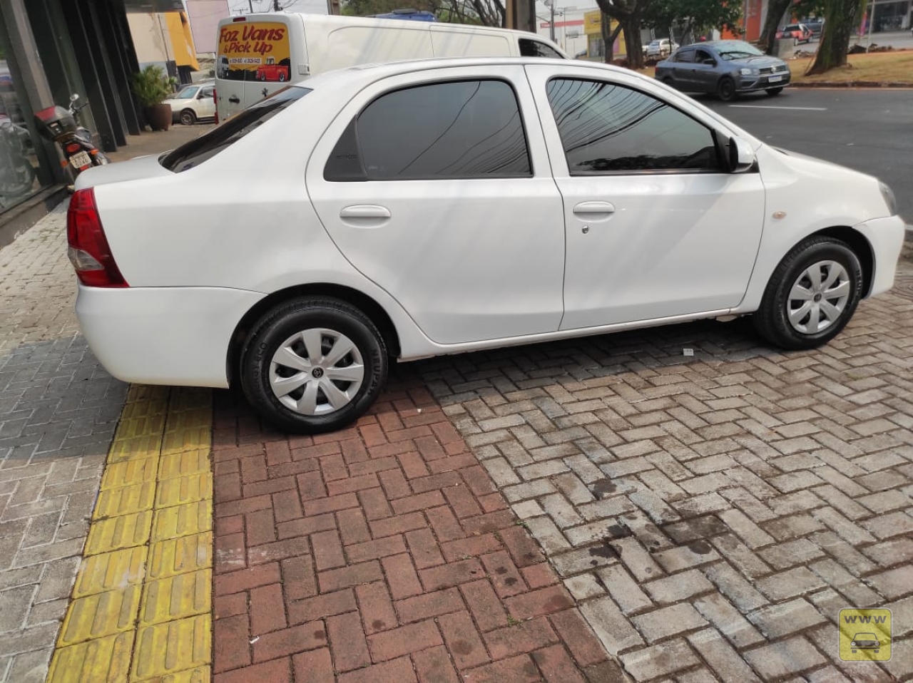 TOYOTA ETIOS SEDAN X. Veículo ALMEIDA CARROS