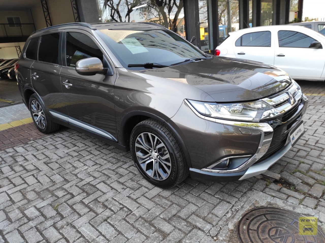 MITSUBISHI OUTLANDER 2.2. Veículo ALMEIDA CARROS