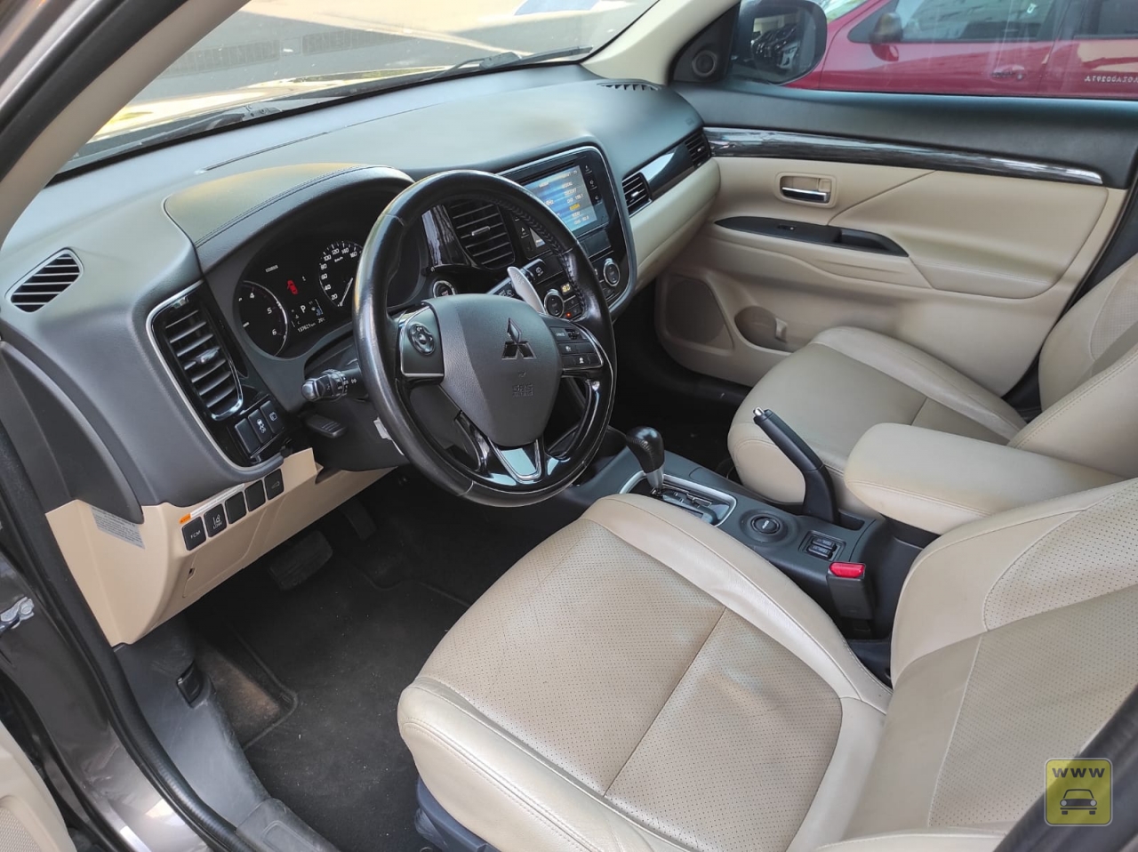 MITSUBISHI OUTLANDER 2.2. Veículo ALMEIDA CARROS