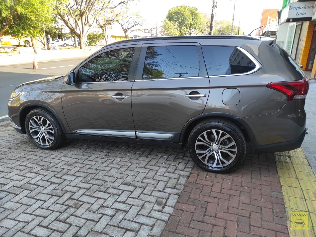 MITSUBISHI OUTLANDER 2.2. Veículo ALMEIDA CARROS