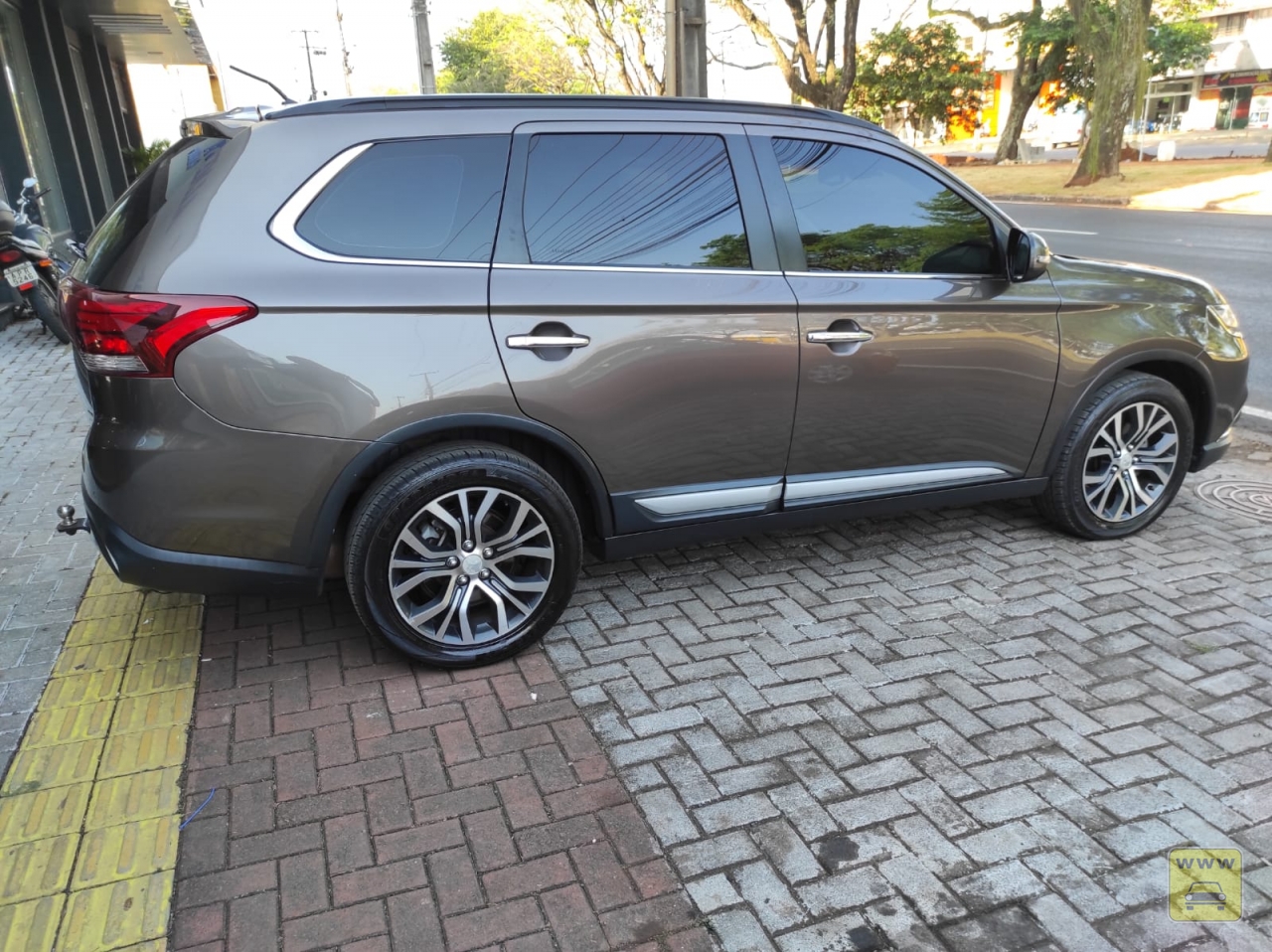 MITSUBISHI OUTLANDER 2.2. Veículo ALMEIDA CARROS