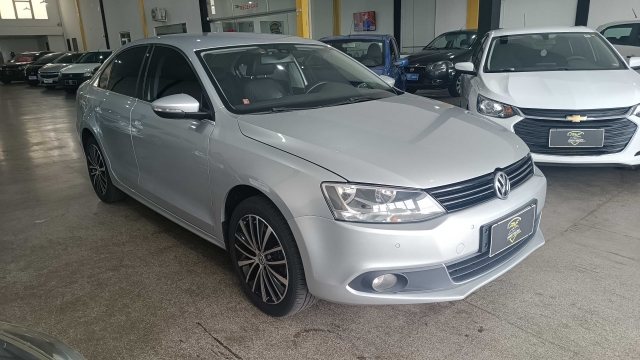 VOLKSWAGEN JETTA HIGHLINE 2.0 TSI 11/12 | R & F MOTORS | Portal OBusca