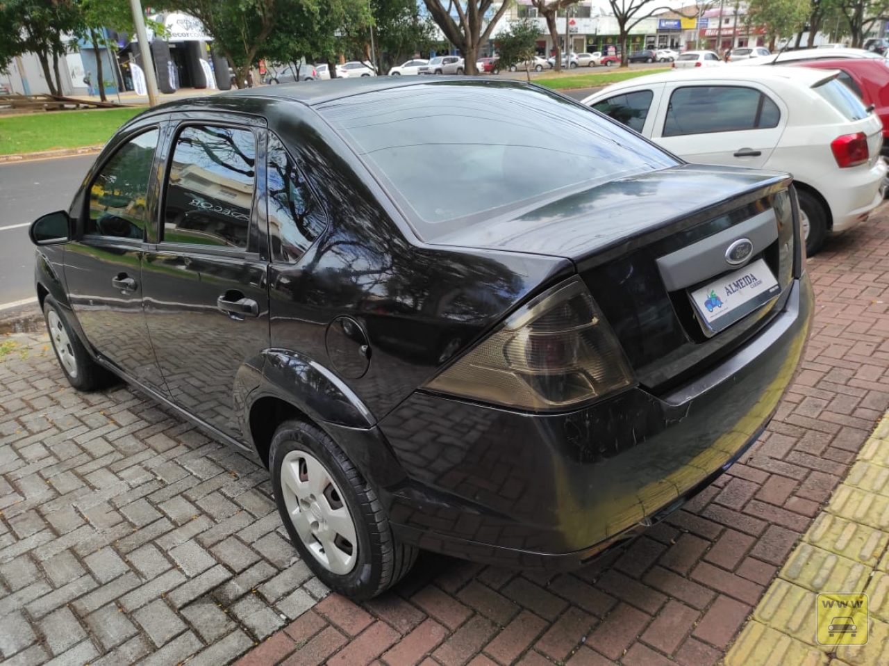 FORD FIESTA sedan 1.6. Veículo ALMEIDA CARROS