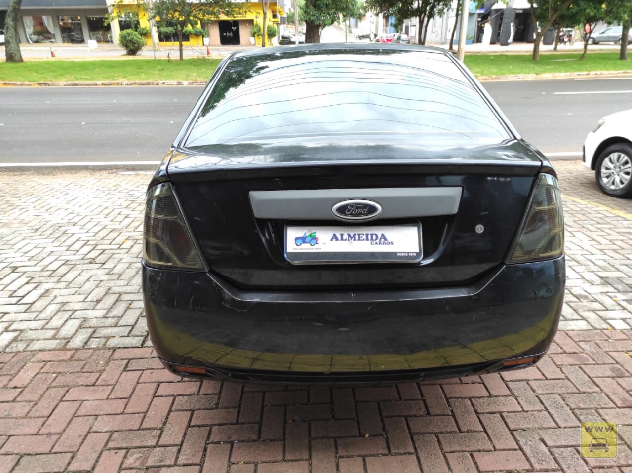 FORD FIESTA sedan 1.6. Veículo ALMEIDA CARROS