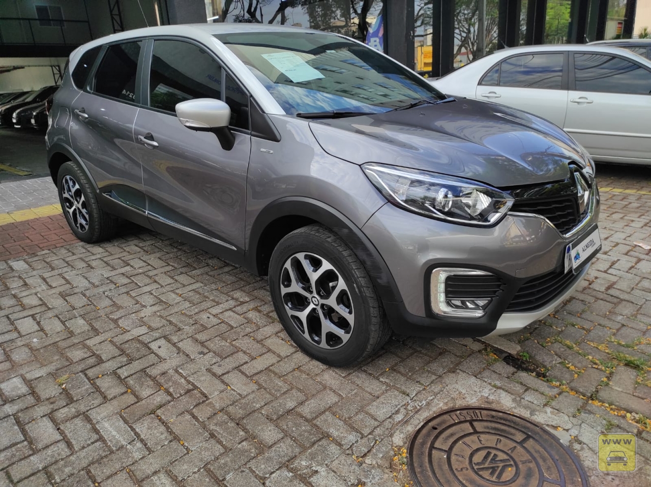 RENAULT CAPTUR 1.6 INTENSE BOSE. Veículo ALMEIDA CARROS