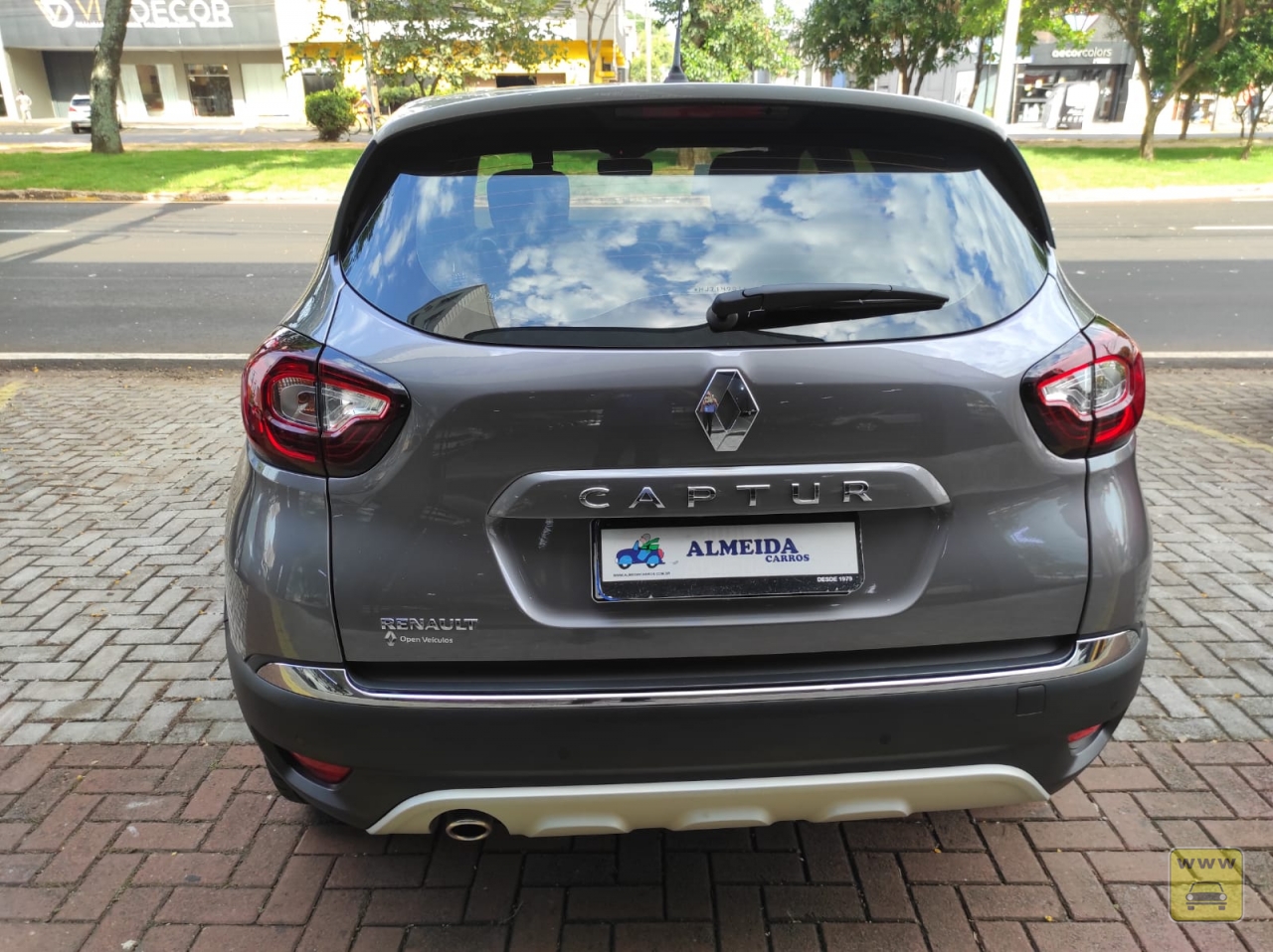 RENAULT CAPTUR 1.6 INTENSE BOSE. Veículo ALMEIDA CARROS