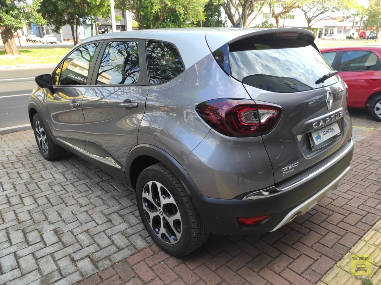 RENAULT CAPTUR 1.6 INTENSE BOSE. Veículo ALMEIDA CARROS