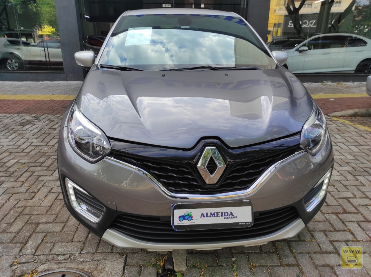 RENAULT CAPTUR 1.6 INTENSE BOSE. Veículo ALMEIDA CARROS