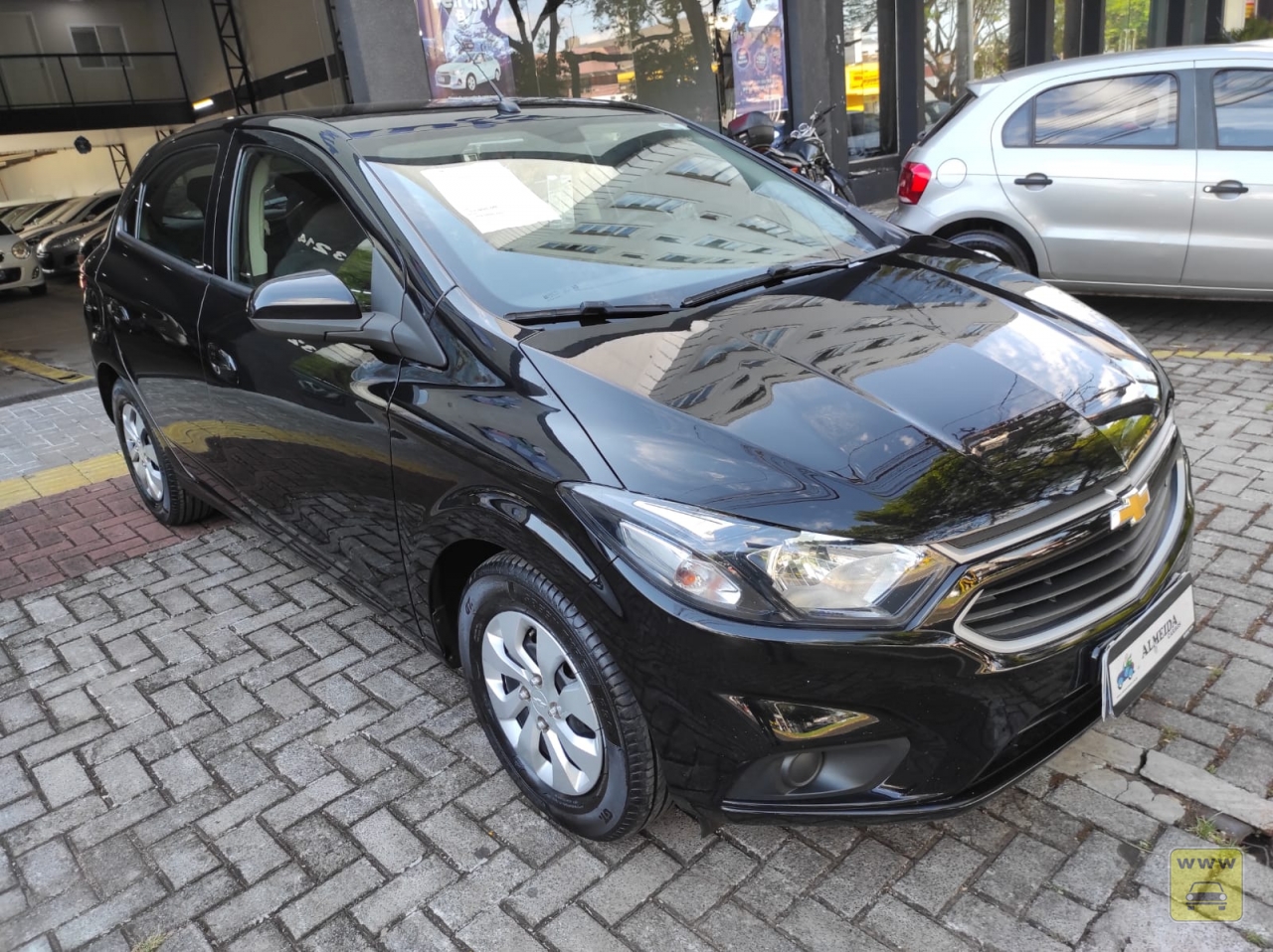 CHEVROLET ONIX 1.0 LT. Veículo ALMEIDA CARROS