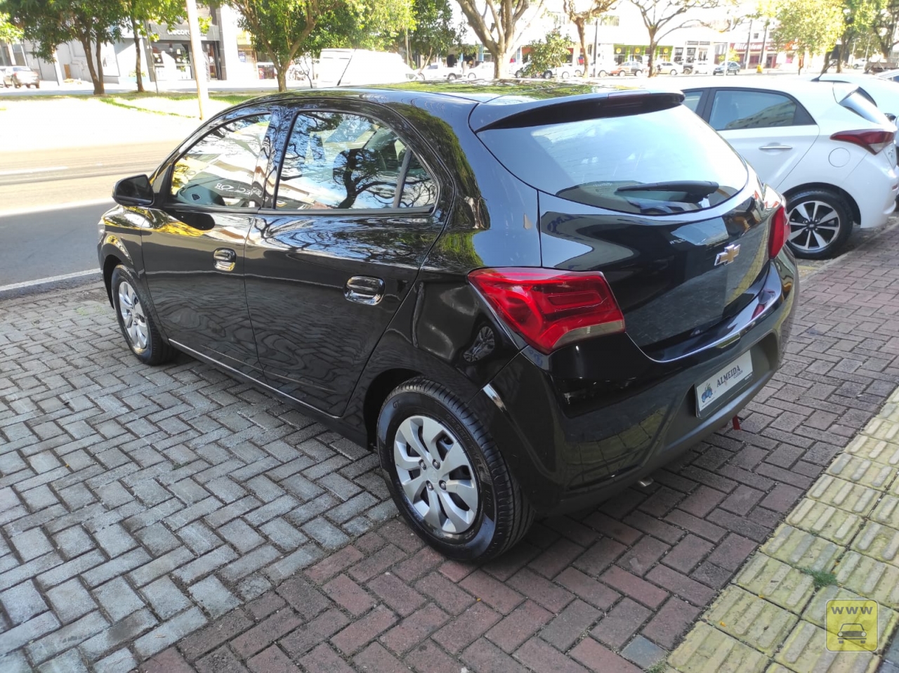 CHEVROLET ONIX 1.0 LT. Veículo ALMEIDA CARROS