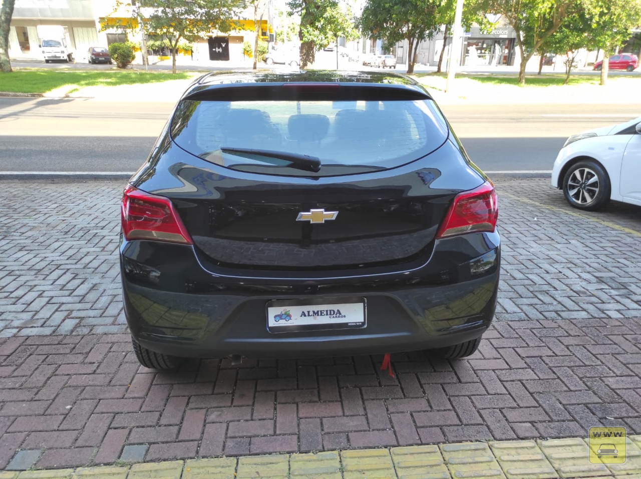 CHEVROLET ONIX 1.0 LT. Veículo ALMEIDA CARROS