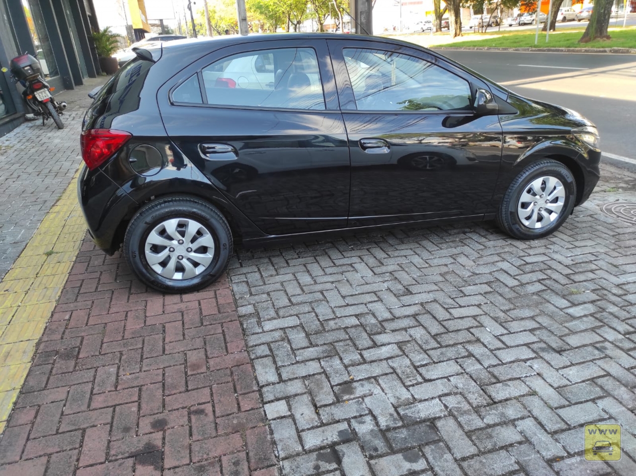 CHEVROLET ONIX 1.0 LT. Veículo ALMEIDA CARROS