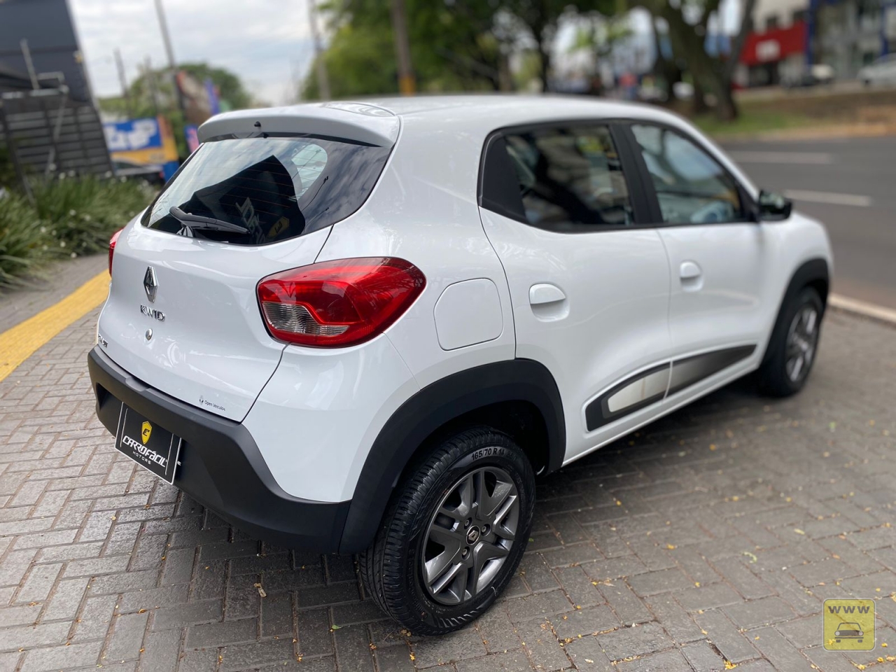 RENAULT KWID INTENSE