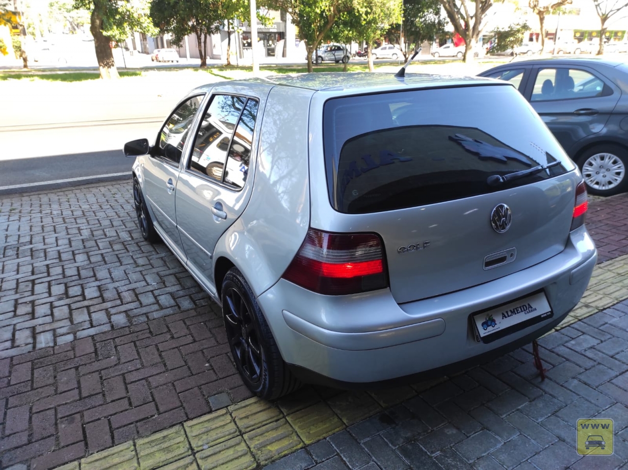 VOLKSWAGEN GOLF GENERATION. Veículo ALMEIDA CARROS