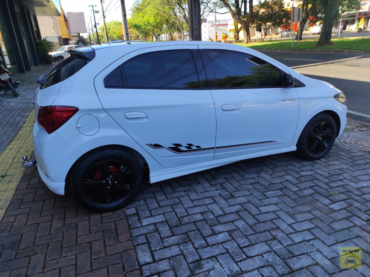 CHEVROLET ONIX 1.4 MT EFF. Veículo ALMEIDA CARROS