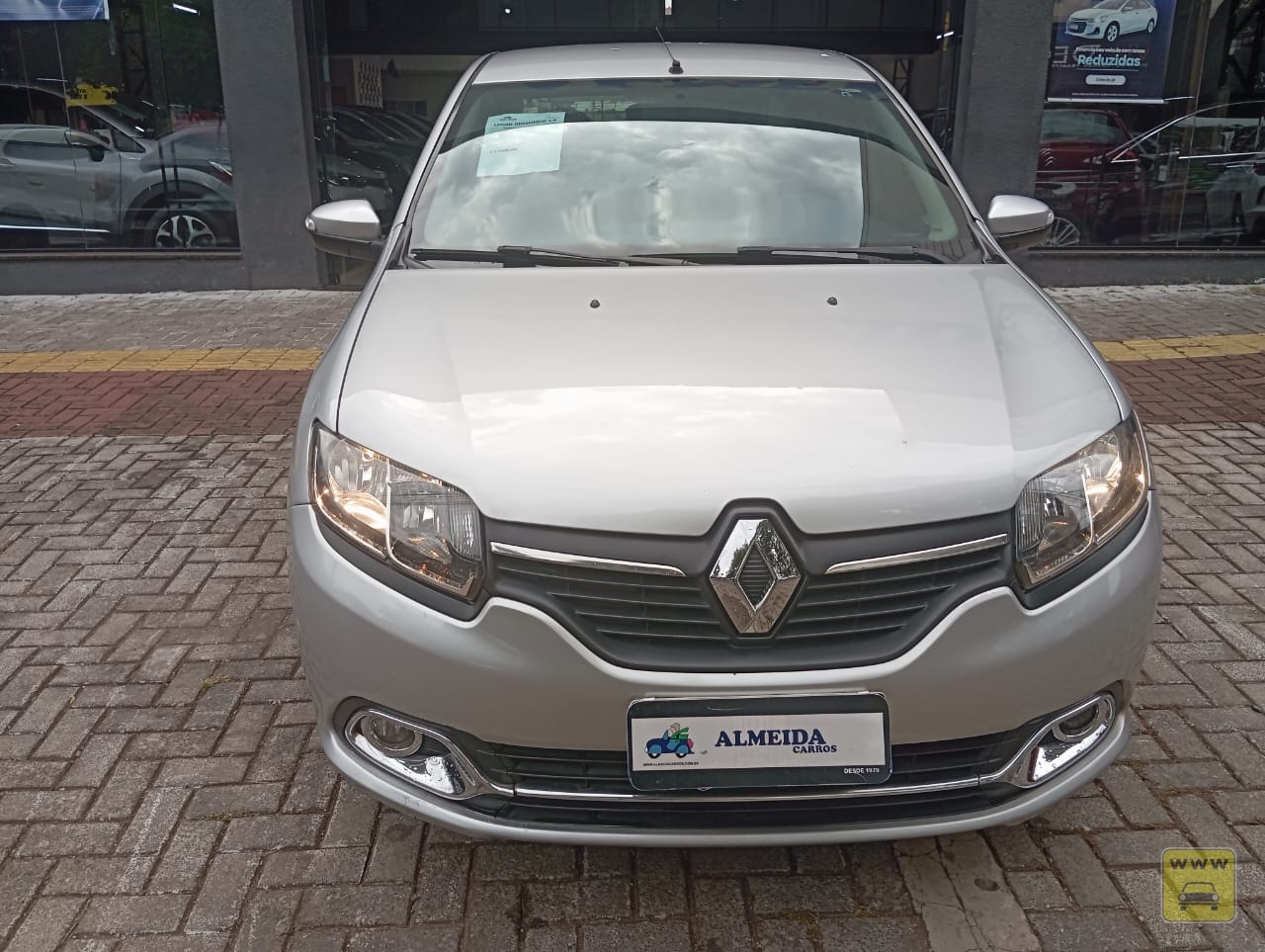 RENAULT LOGAN DINAMIQUE 1.6. Veículo ALMEIDA CARROS