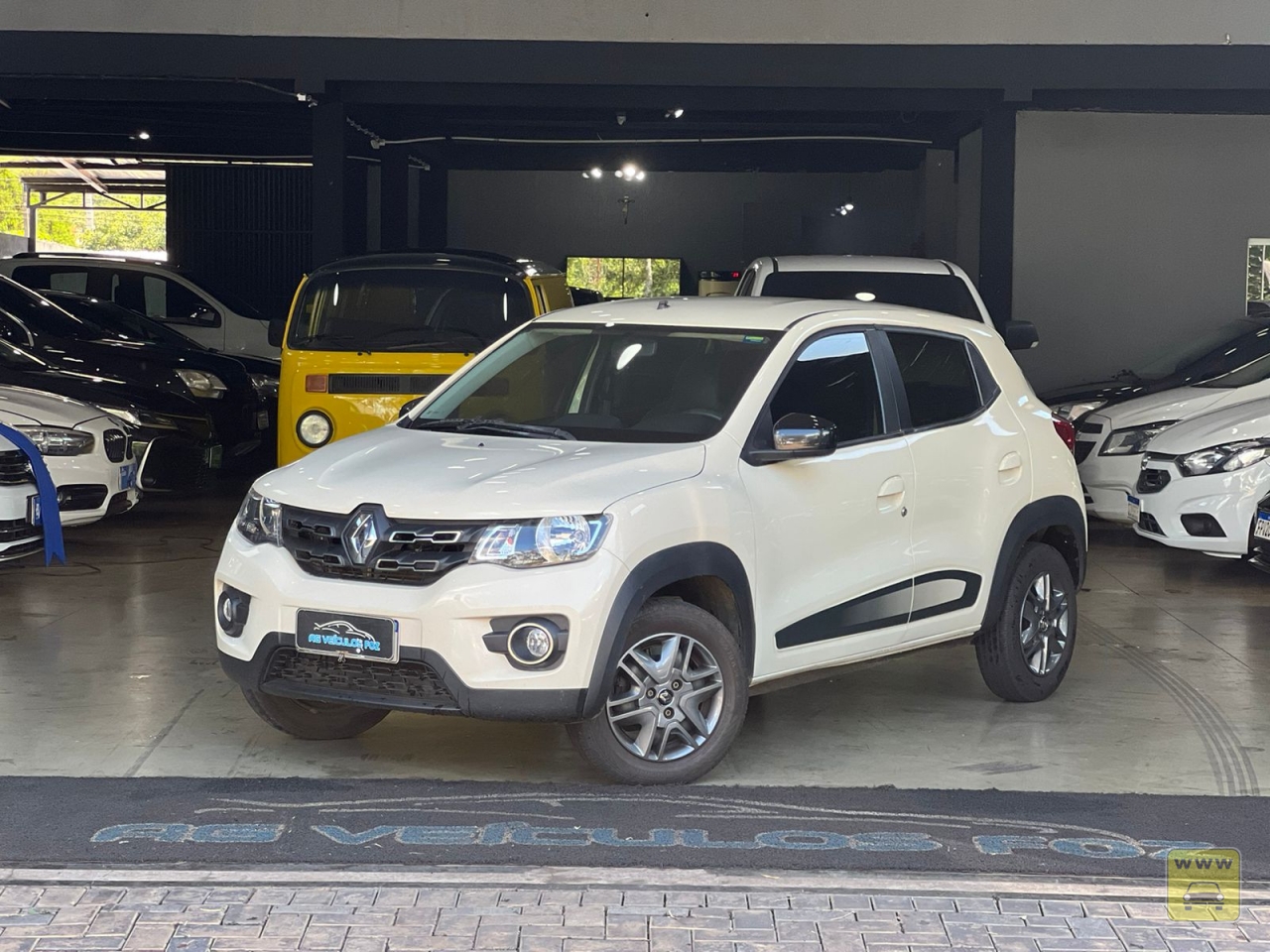 RENAULT KWID INTENSE