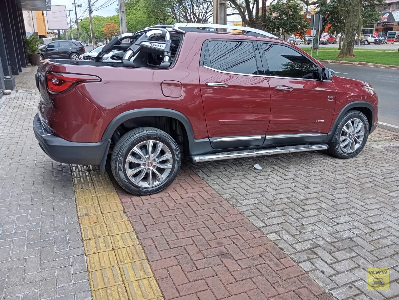 FIAT TORO VOLCANO AT D4. Veículo ALMEIDA CARROS