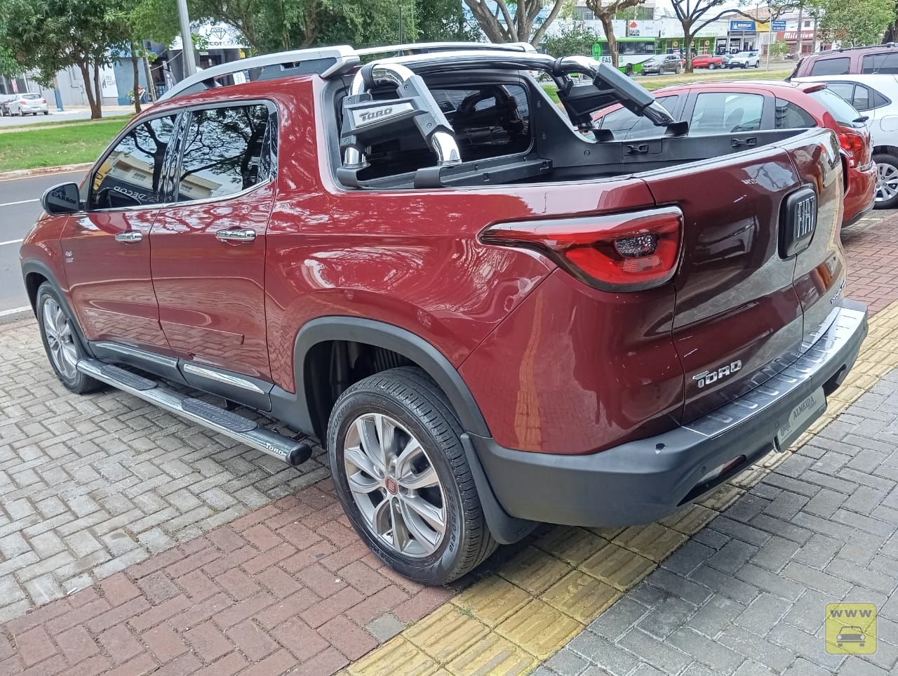 FIAT TORO VOLCANO AT D4. Veículo ALMEIDA CARROS