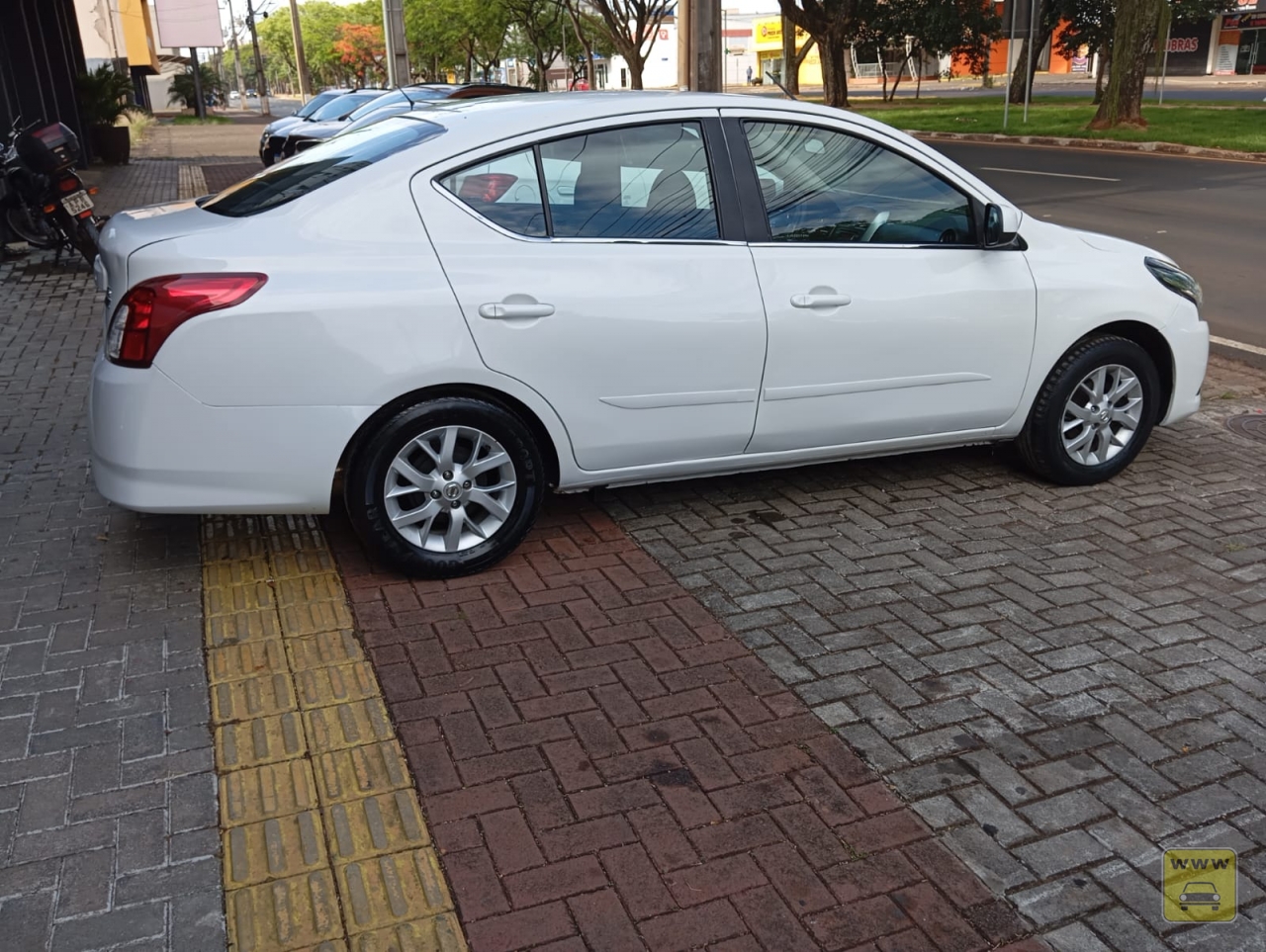 NISSAN VERSA 16 SV CVT. Veículo ALMEIDA CARROS