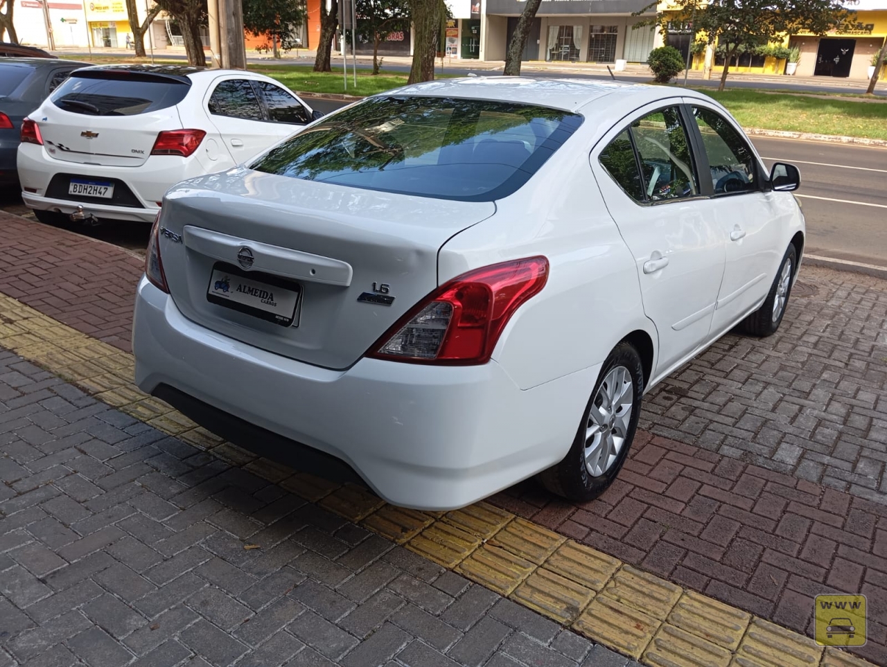 NISSAN VERSA 16 SV CVT. Veículo ALMEIDA CARROS