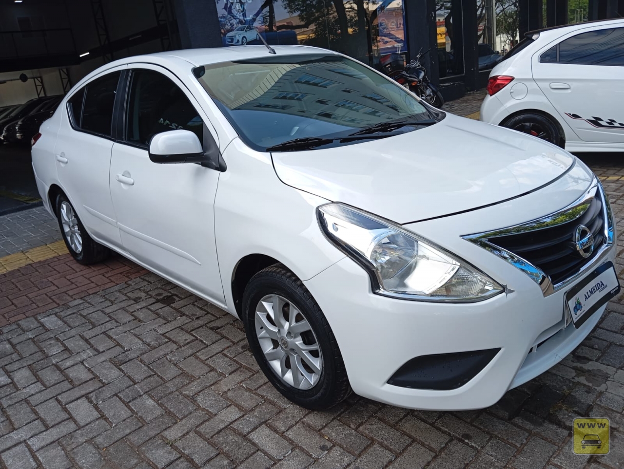 NISSAN VERSA 16 SV CVT. Veículo ALMEIDA CARROS