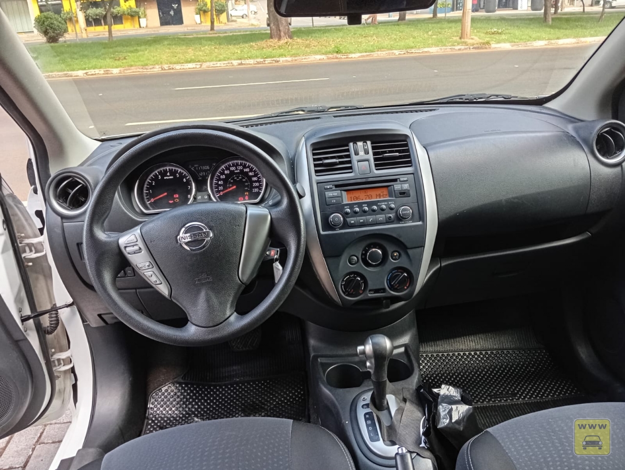 NISSAN VERSA 16 SV CVT. Veículo ALMEIDA CARROS