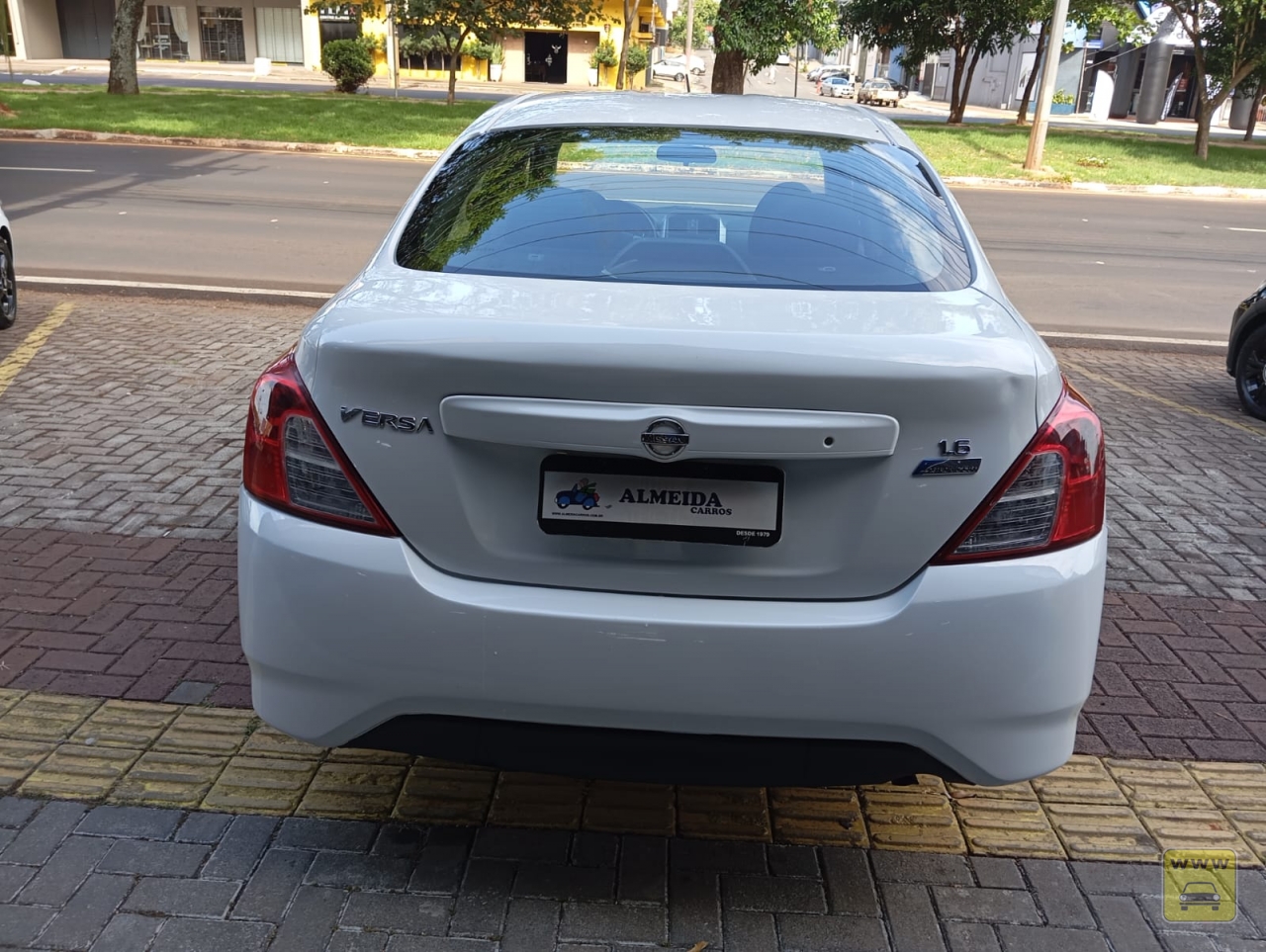 NISSAN VERSA 16 SV CVT. Veículo ALMEIDA CARROS