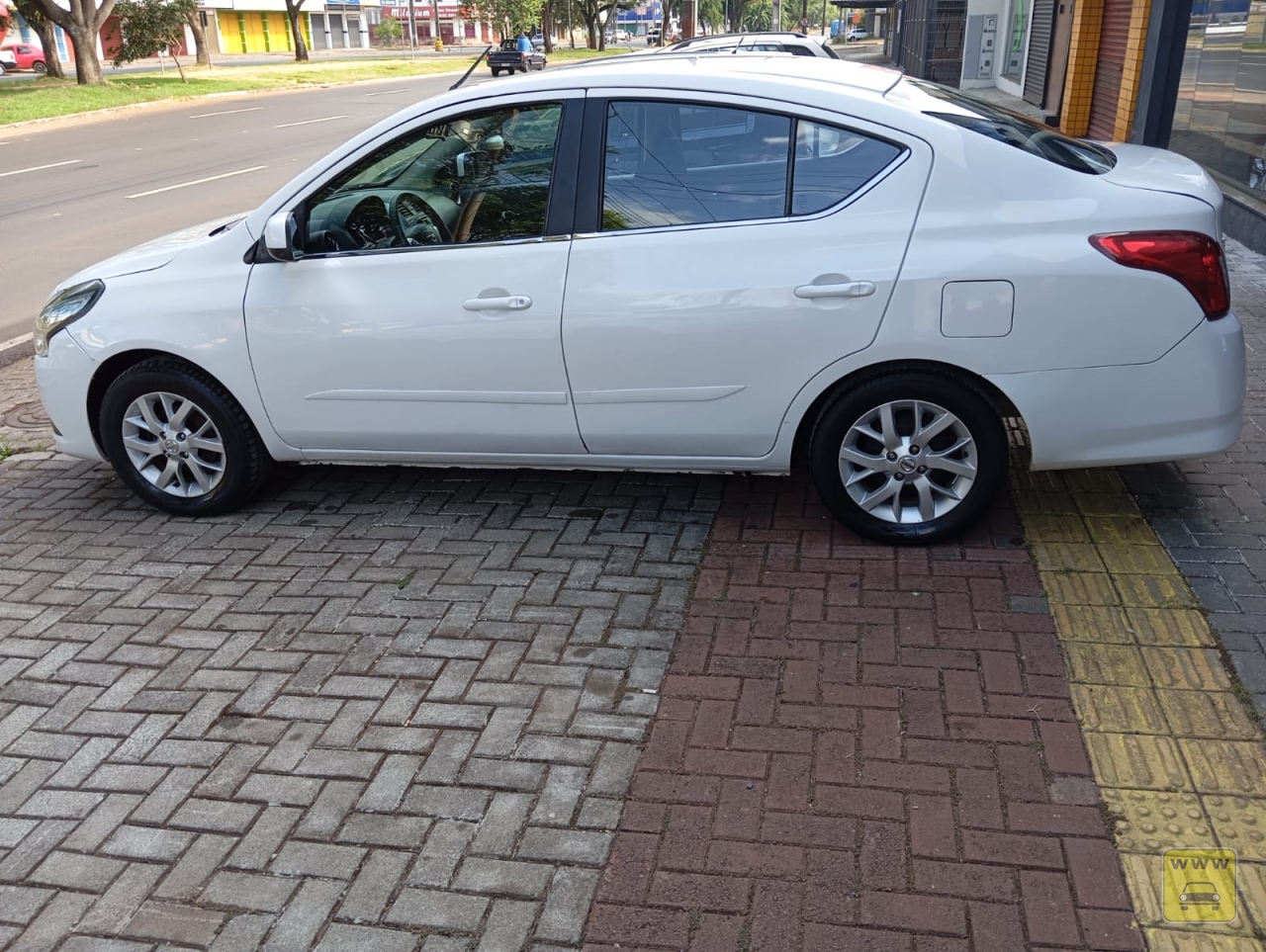 NISSAN VERSA 16 SV CVT. Veículo ALMEIDA CARROS