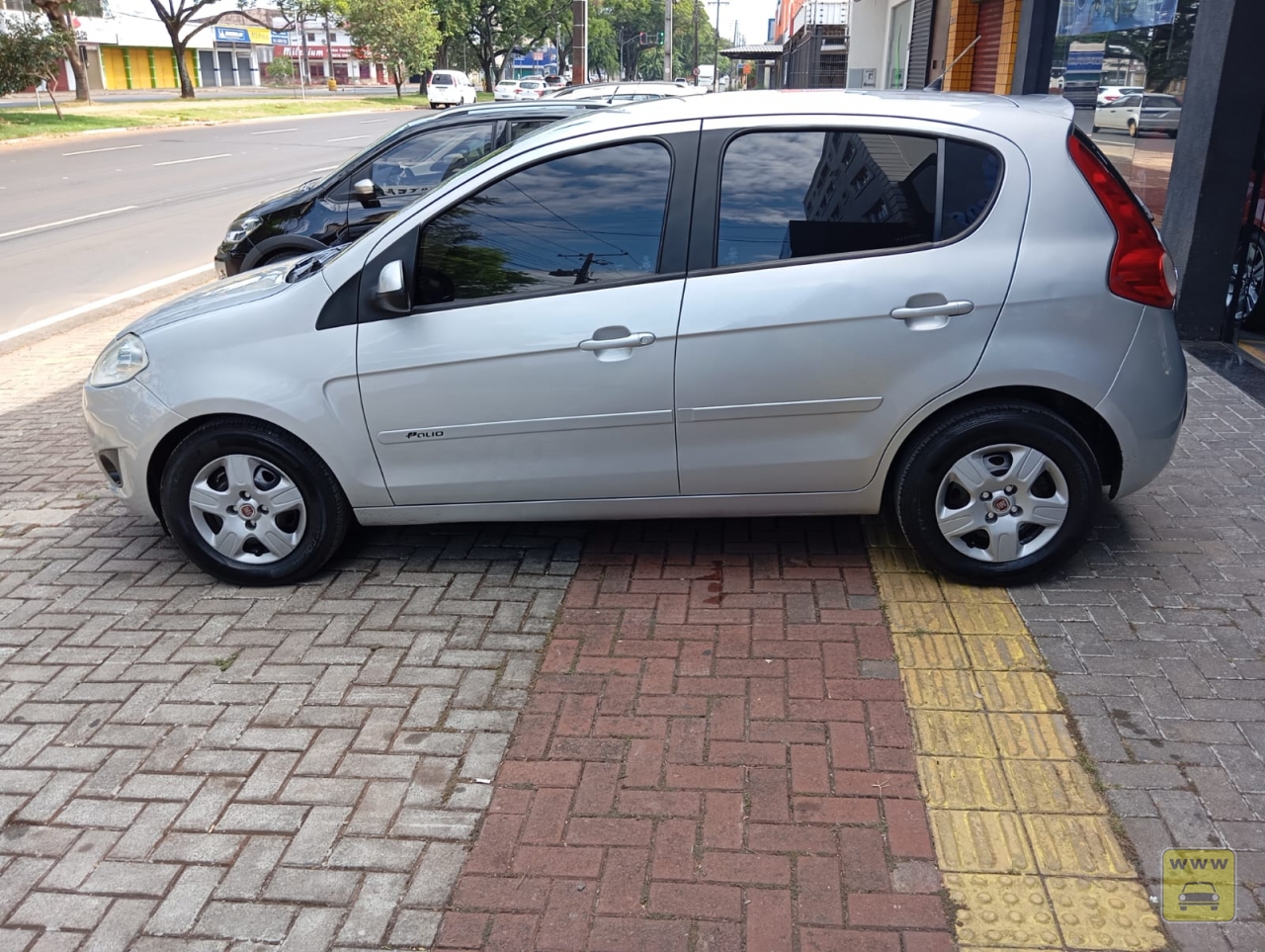 FIAT PALIO attractive  1,4. Veículo ALMEIDA CARROS