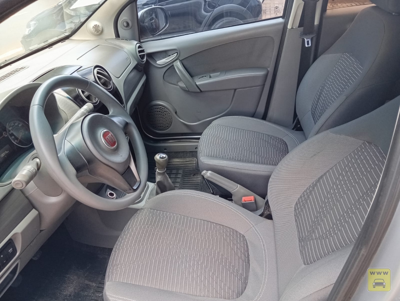 FIAT PALIO attractive  1,4. Veículo ALMEIDA CARROS