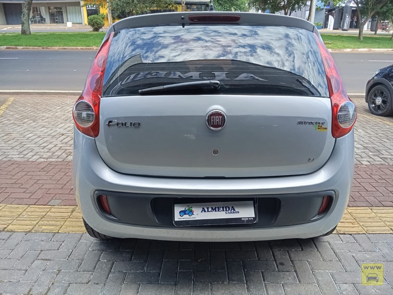 FIAT PALIO attractive  1,4. Veículo ALMEIDA CARROS