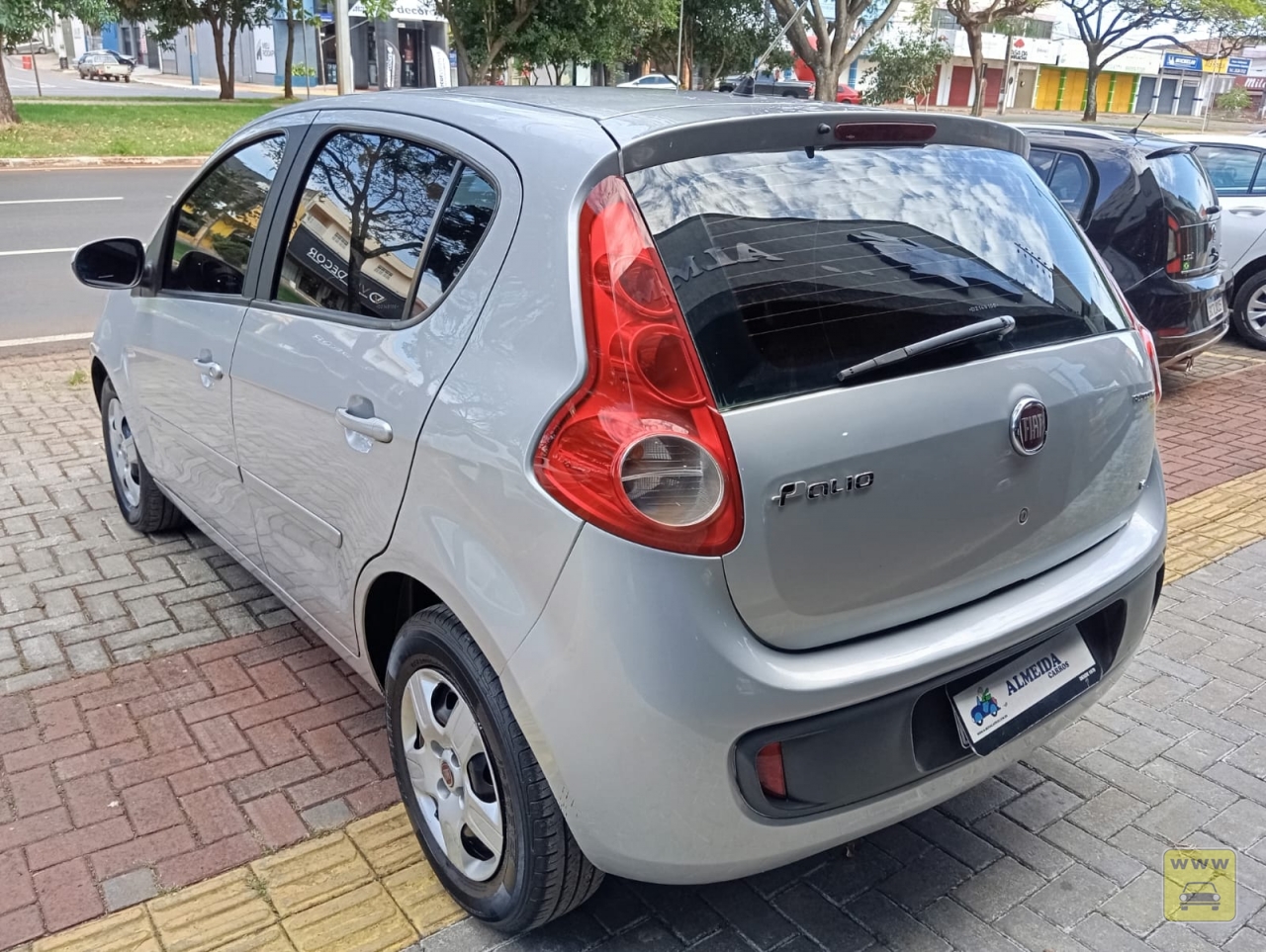 FIAT PALIO attractive  1,4. Veículo ALMEIDA CARROS