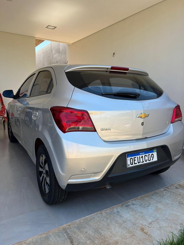 CHEVROLET ONIX 1.0 MT LT. Veículo ALMEIDA CARROS