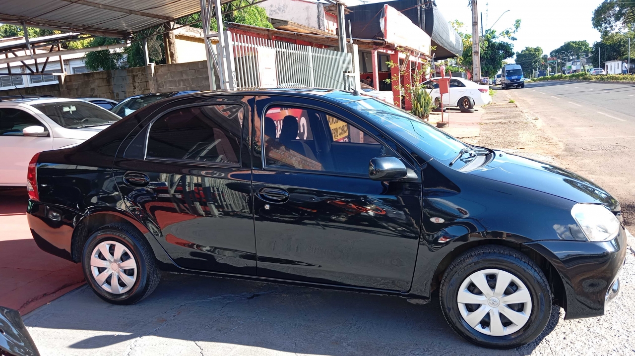 TOYOTA ETIOS SEDAMN XS 1.5