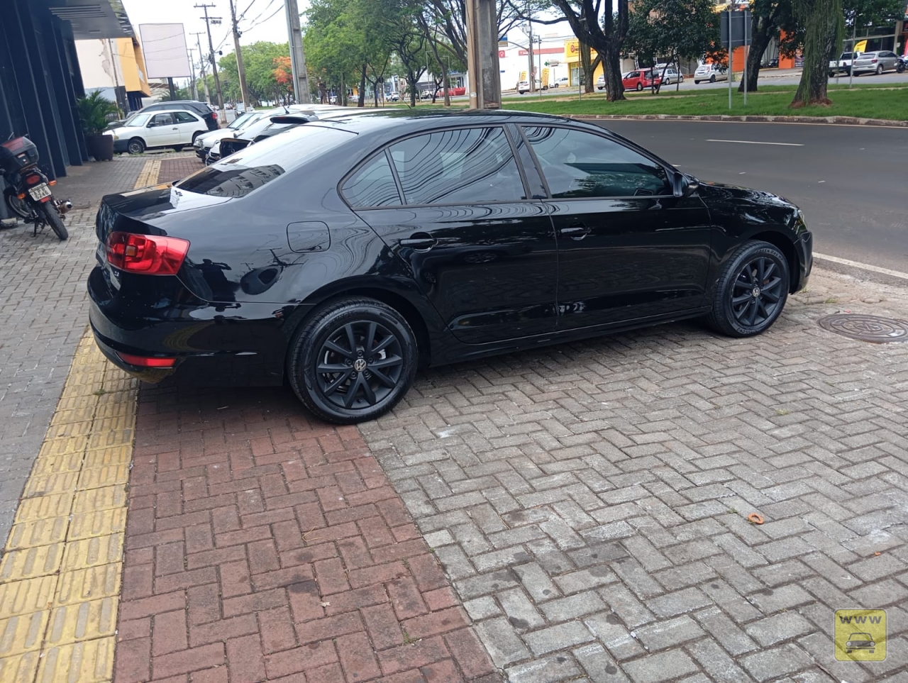 VOLKSWAGEN JETTA COMFORTLINE 2.0. Veículo ALMEIDA CARROS