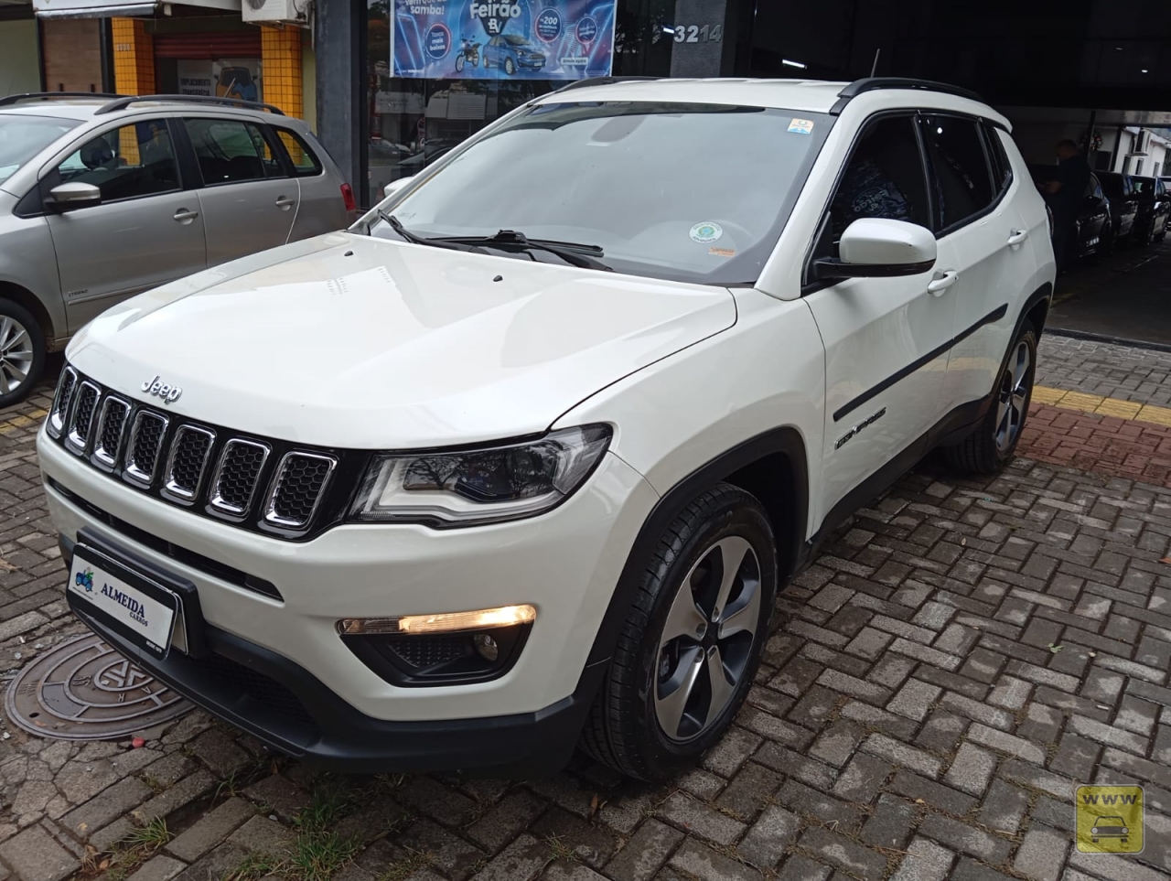 JEEP COMPASS LONGITUDE 2.0 4X2. Veículo ALMEIDA CARROS