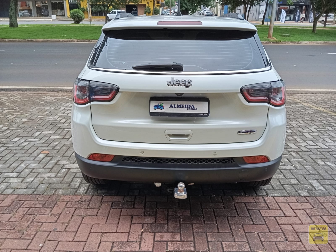 JEEP COMPASS LONGITUDE 2.0 4X2. Veículo ALMEIDA CARROS