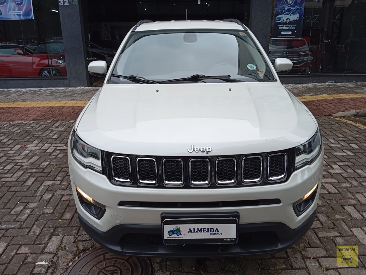 JEEP COMPASS LONGITUDE 2.0 4X2. Veículo ALMEIDA CARROS