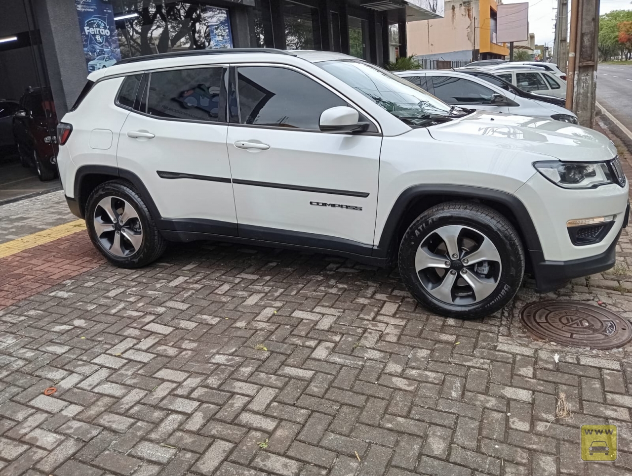 JEEP COMPASS LONGITUDE 2.0 4X2. Veículo ALMEIDA CARROS