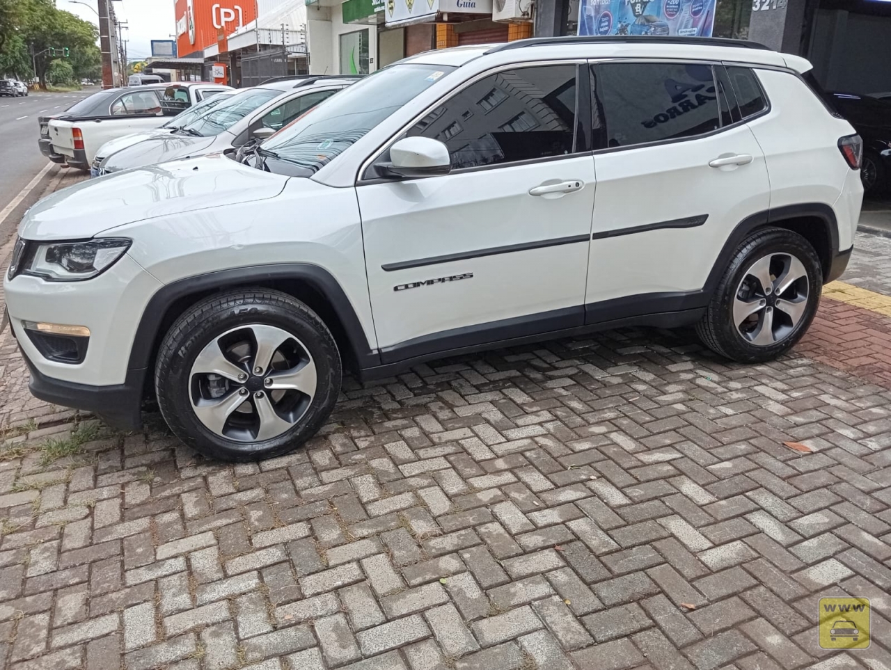 JEEP COMPASS LONGITUDE 2.0 4X2. Veículo ALMEIDA CARROS