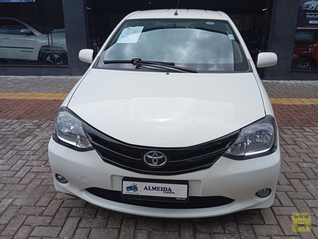 TOYOTA ETIOS HB XLS. Veículo ALMEIDA CARROS