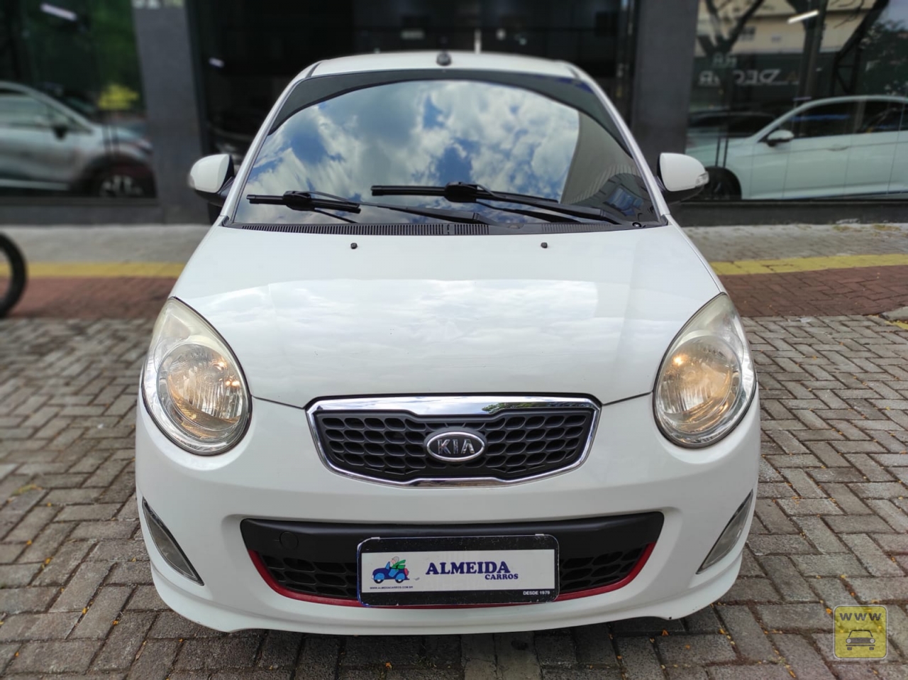 KIA PICANTO EX. Veículo ALMEIDA CARROS