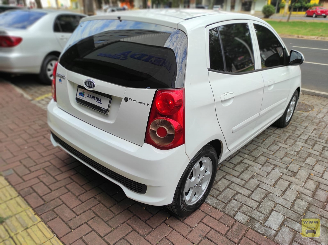 KIA PICANTO EX. Veículo ALMEIDA CARROS