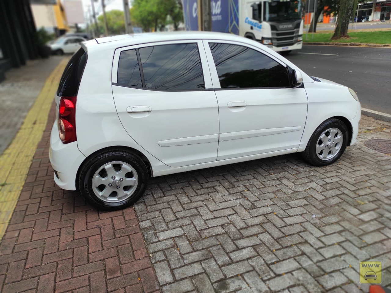 KIA PICANTO EX. Veículo ALMEIDA CARROS