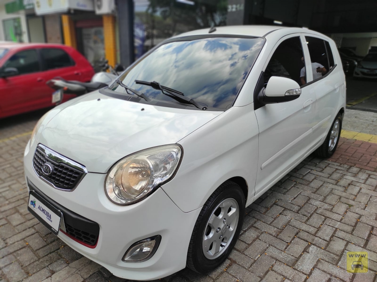 KIA PICANTO EX. Veículo ALMEIDA CARROS