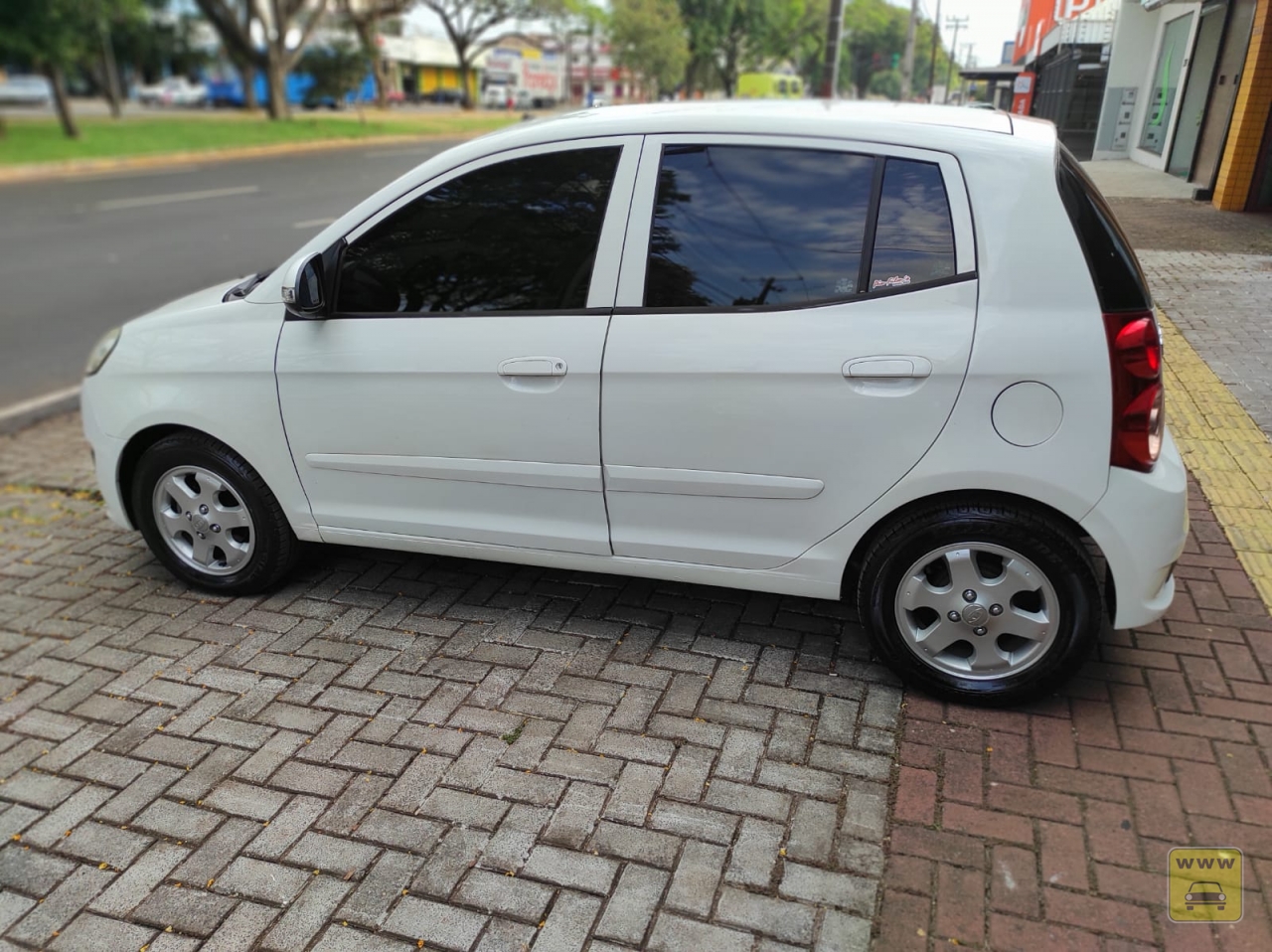 KIA PICANTO EX. Veículo ALMEIDA CARROS